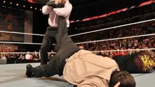 Raw: Michael Cole forces Jim Ross to tap out