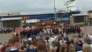 Lichtstad met uw paar'len poorten,  slotlied van de samenzang op de haven van Urk