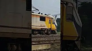 Jaleswar-Howrah MEMU approaching Kharagpur Jn