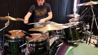 Peavey Radial Pro 1000, kick drum tunnels, 70ft away room mics!