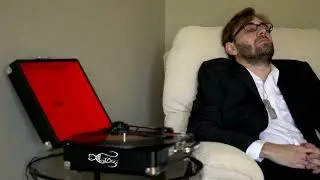 BrksEdu relaxando ouvindo Atmospheric Black Metal