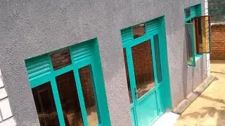 Promotion! Kuri miliyoni 5 gura inzu y'ibyumba 3 na salon ifite umuriro n'amazi hafi ya kaburimbo.