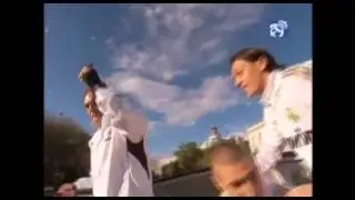 Mesut Özil y Karim Benzema bailando y cantanto 