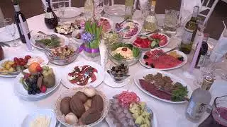 Table Presentation For Fine Dining Of Foods And Drinks