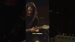 HowToEdu: Битва между гитарами Telecaster и Stratocaster.