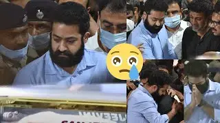 Jr NTR Can't Stop Crying After Seeing Puneeth Rajkumar | Jr NTR Pays Homage To Puneeth Rajkumar
