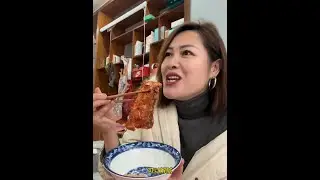 又吃到小时候的味道了，糖炒酿豆腐粑粑，吃过的都是老乡没错了#糖炒酿豆腐 #小时候味道 #生活vlog #记录真实生活