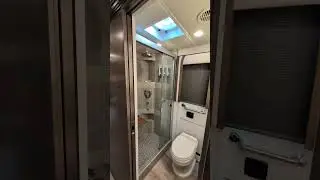 Пробег 6500 миль на этом Newmar New Aire 2021 года за 299 950 долларов в автосалоне RV Select в С...