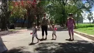 Twins Roaming Around| Jileen-Jazleen