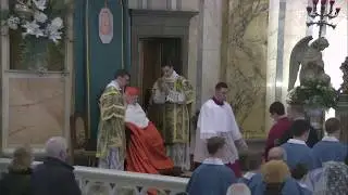 Missa Pontifical Solene celebrada pelo Cardeal Raymond Leo Burke