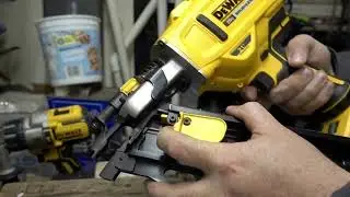 Установка пружины натяжного гвоздя DeWalt DCN21PL