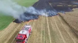 Feuer auf dem Getreideacker am 26 07 15