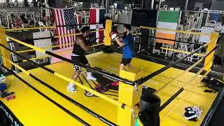 Coach Mart&iacute;nez Training #mittwork #boxingtraining #boxing #weighttraining #boxingcoach