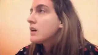 Bi şeyi soru sormadan anlatamayanlar