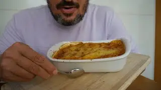ASMR Eating Sounds &ndash; Shepherd&acute;s Pie &ndash; Iconic food taste test
