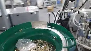 Full-automatic rotary table type filling machine