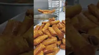 Filipino fried snack, Turon (banana lumpia) #shorts #food #filipino #filipinofood #food