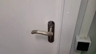 how to open a creaky door