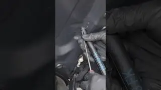 КАК: Заменить изношенные стойки капота на вашем BMW (просто)!