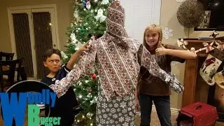FUNNY HUMAN HOLIDAY WRAPPING PAPER CHALLENGE!