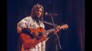 Mwaku performance live accoustic Nirea by sautisol