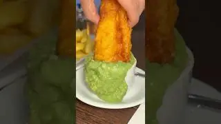 Fish and chips dipped in mushy peas 🫠 #fishandchips #londonfood #foodporn #foodasmr