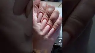 Never sick of red nails 😍