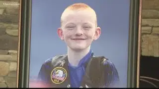 Bikers lead Robert 'Lil Man' Davis' funeral procession