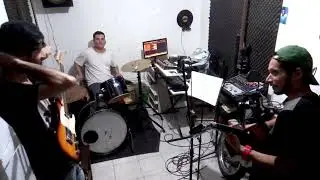 Ensayando y grabando estas ideas en el home studio