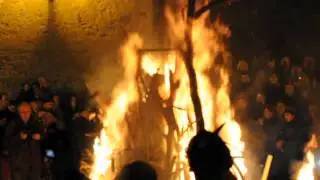 Gracia - Fiesta mallorquina de los foguerons de Sant Antoni_Fuego.mp4