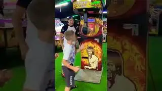 Bruce Lee Punch 😂 most funny vedio viral in TikTok. #viral #funny #punch #ops #hit #TikTok #YouTube