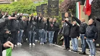 Saludos y c&aacute;nticos fascistas en el 79 aniversario de la muerte del dictador Benito Mussolini