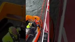 Pilot Disembarking #capitanalinalexe #cadetlife #lifeatsea #vessel #pilot