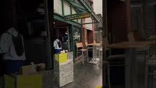 The Eddie Burger + Bar in Banff has amazing burgers, wings, and a beautiful view! 🍔🍗🏔️