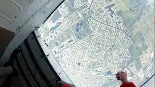 Solo SkyVan Jump. Working the Door