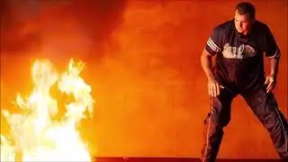 Кейн падает в огромный мусорный контейнер! Обзор WWE RAW от 25 августа 2003 года.