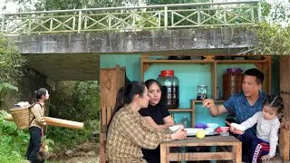 After many days of being homeless in the forest with her little dog, Thao turns to Huong for help.