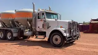 Lot# 41- 2000 Freightliner FLD120SD Bulk Transport Truck