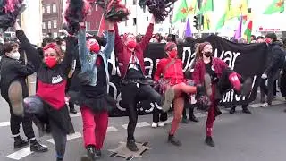 Revolution&auml;re 1. Mai-Demo - Революционная первомайская демонстрация в Берлине