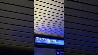 Zapowiedzi pociągów na stacji Bydgoszcz Główna. PR- Przewozy Regionalne, AR- Arriva, IC- InterCity
