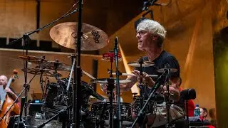 Perkusista Stewart Copeland w Złotej Sali Filharmonii w Szczecinie