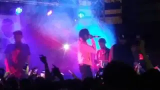 Famous Dex jumps in mn concert crowd