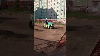Уплотнение грунта на стройплощадке / Нарьян-Мар