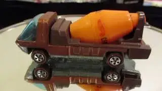 HOT WHEELS.  RED LINE HEAVYWEIGHT CEMENT MIXER.   Mint  Condition, rare  . Brown .