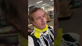 Почему эти два укурка не захотели со мной сфотографироваться, братан? Это не круто!