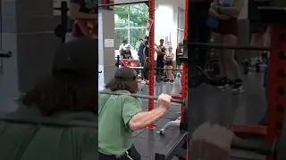 Приседать с 5 блинами во время сушки &mdash; это безумие! #samsulek #shorts #shortsfeed