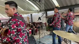 Vestida de color de rosa 🌹 grupo diferencia de Nocupétaro Mich 