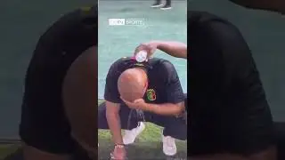 🇲🇱😭 Abattu, Eric Chelle se fait arroser le cr&acirc;ne par son staff ! #Shorts