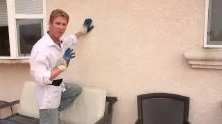 What causes horizontal cracking in stucco walls?