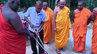 Buddhist monks color their robes with a trditional way #buddist #culture #katina #puja #monkslife